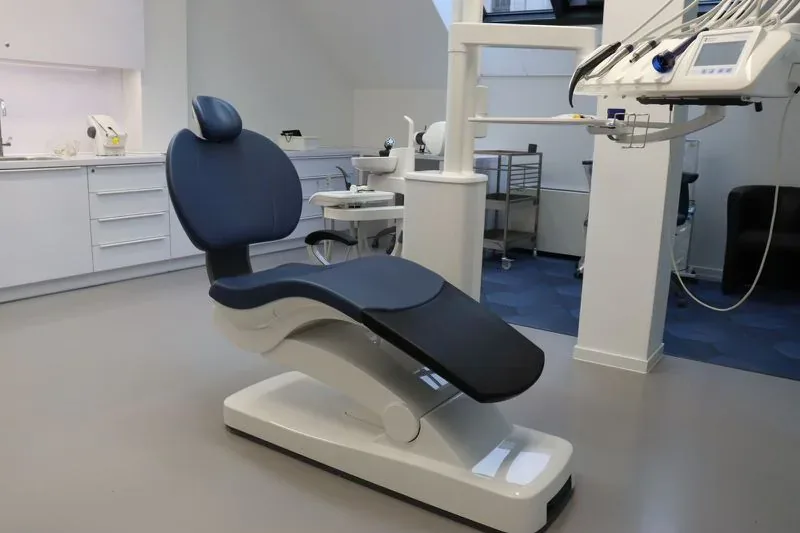 Ordinace Prague Healthcare se zubním křeslem